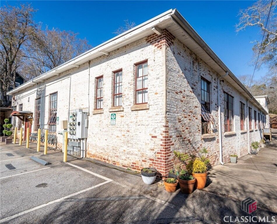 Property Photo: 585 White Circle 505 GA 30605