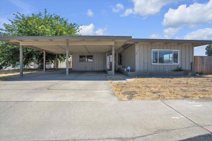 212 S Lovers Lane  Visalia CA 93292 photo