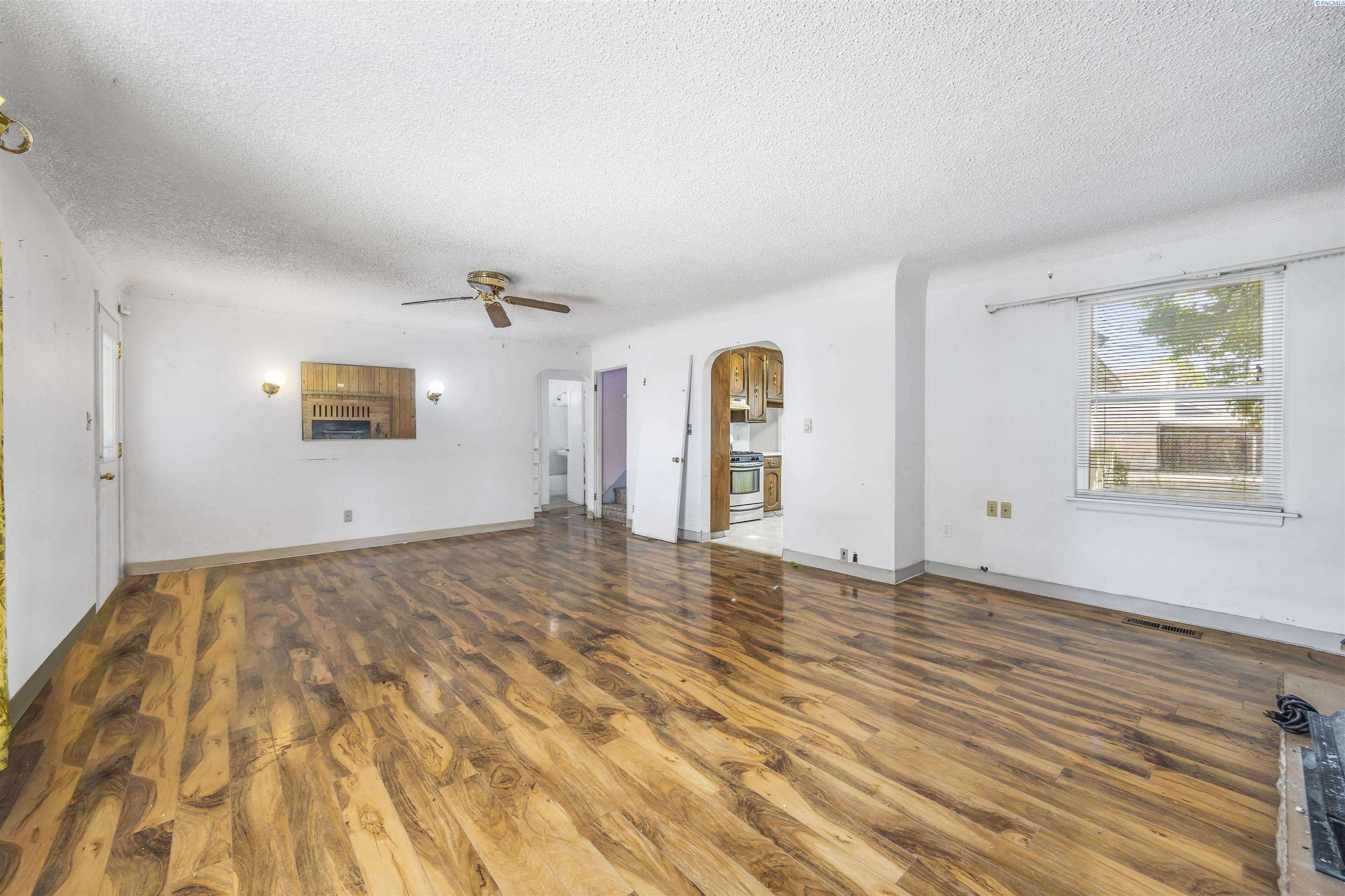 Property Photo: 808 Jefferson Ave WA 98948