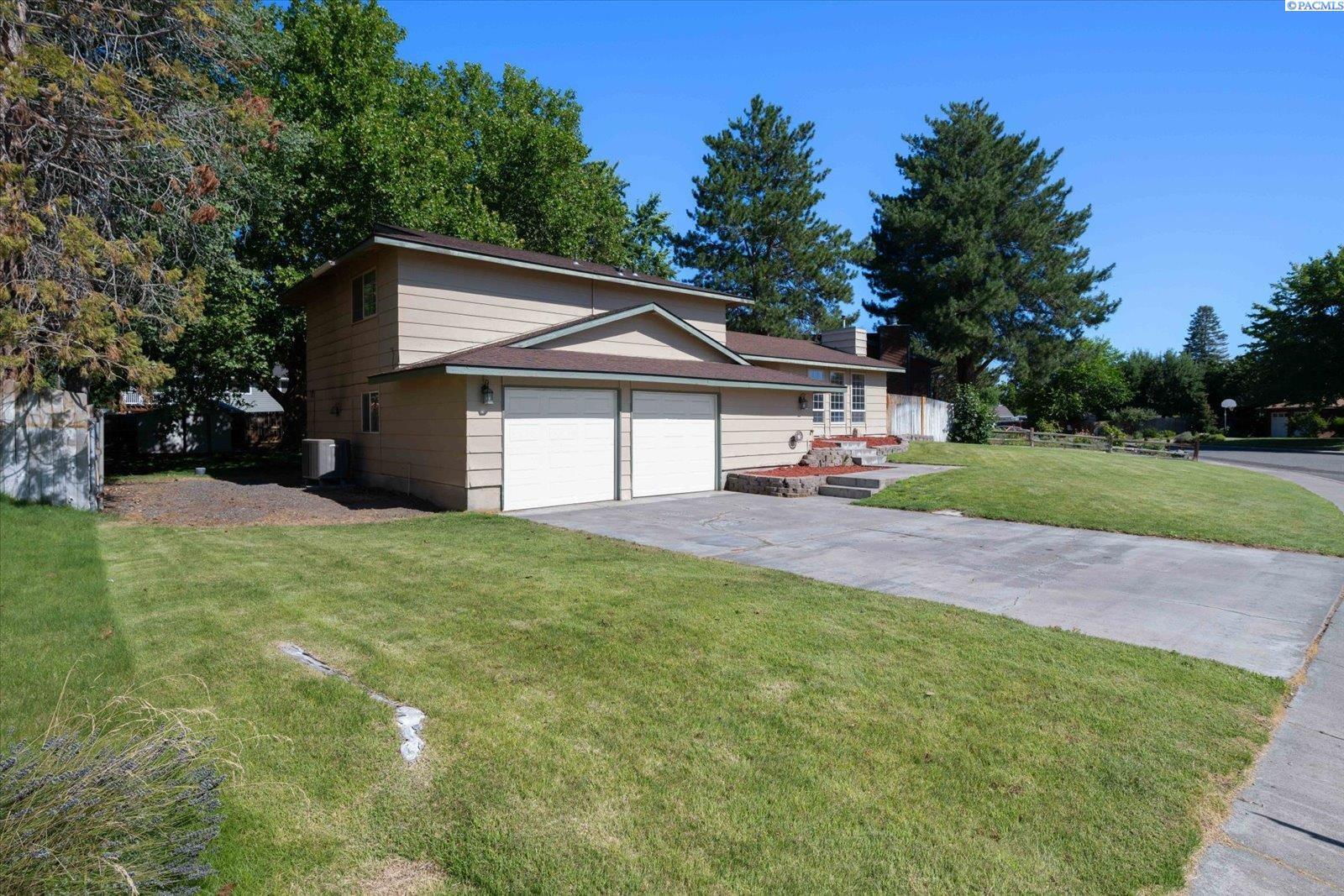 Property Photo:  2315 Towhee Ln  WA 99353 