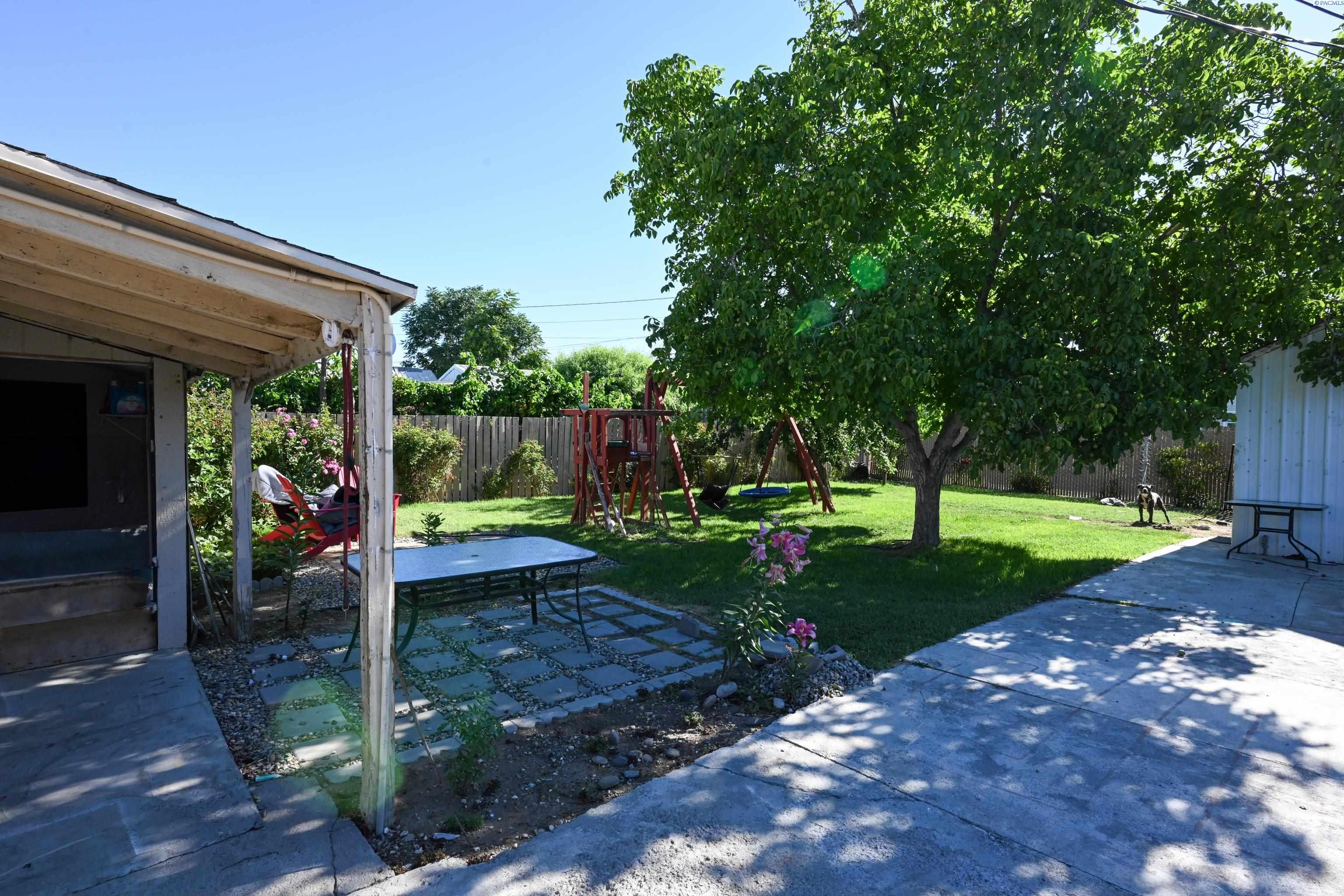 Property Photo: 712 S 10th St WA 98944