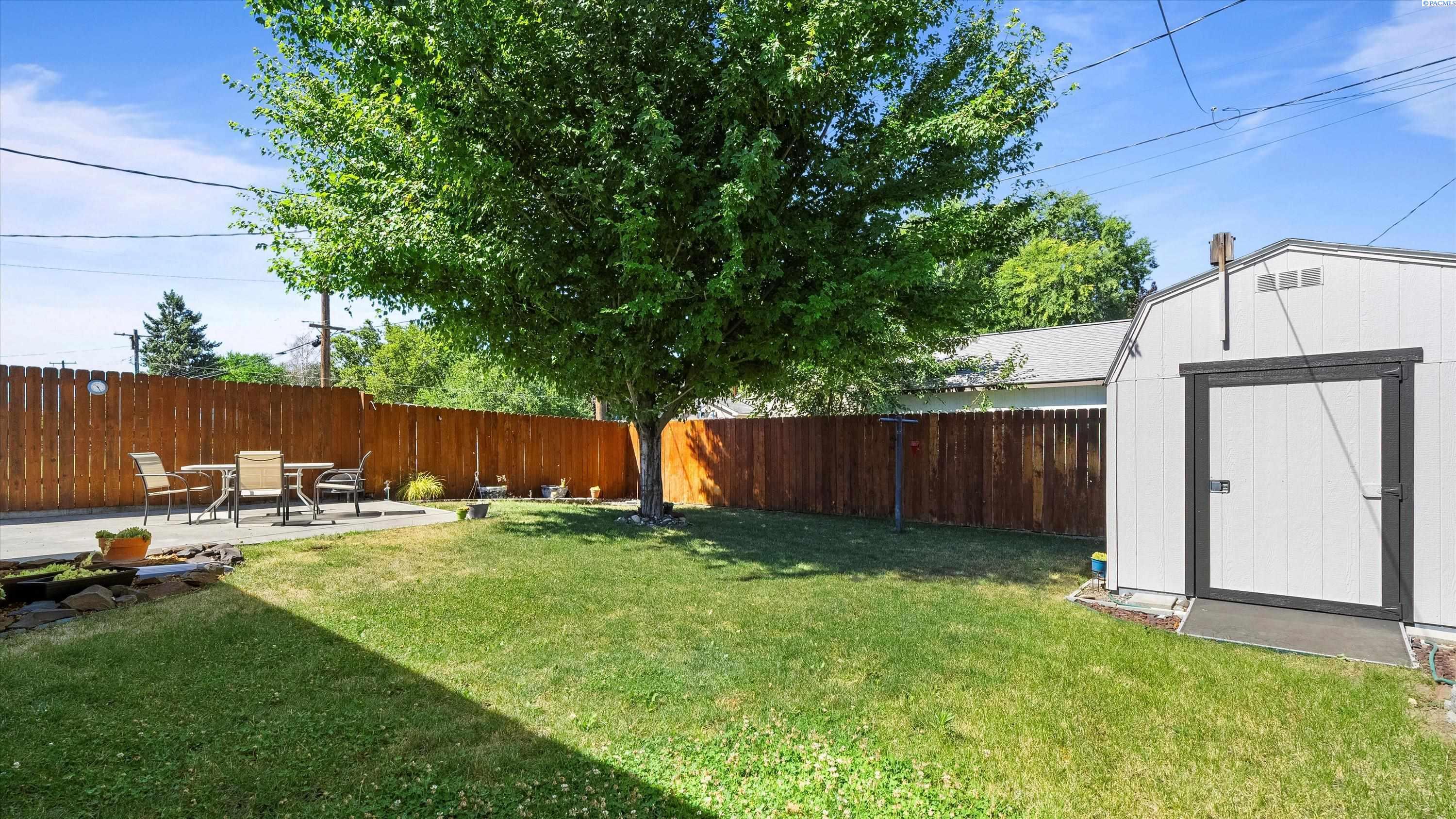 Property Photo: 903 Willard Ave WA 99352