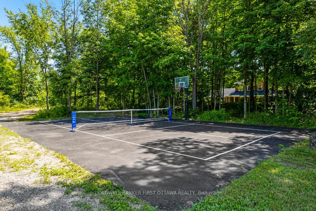 Photo de la propriété: 512 Old Perth Road ON K7C 0C5
