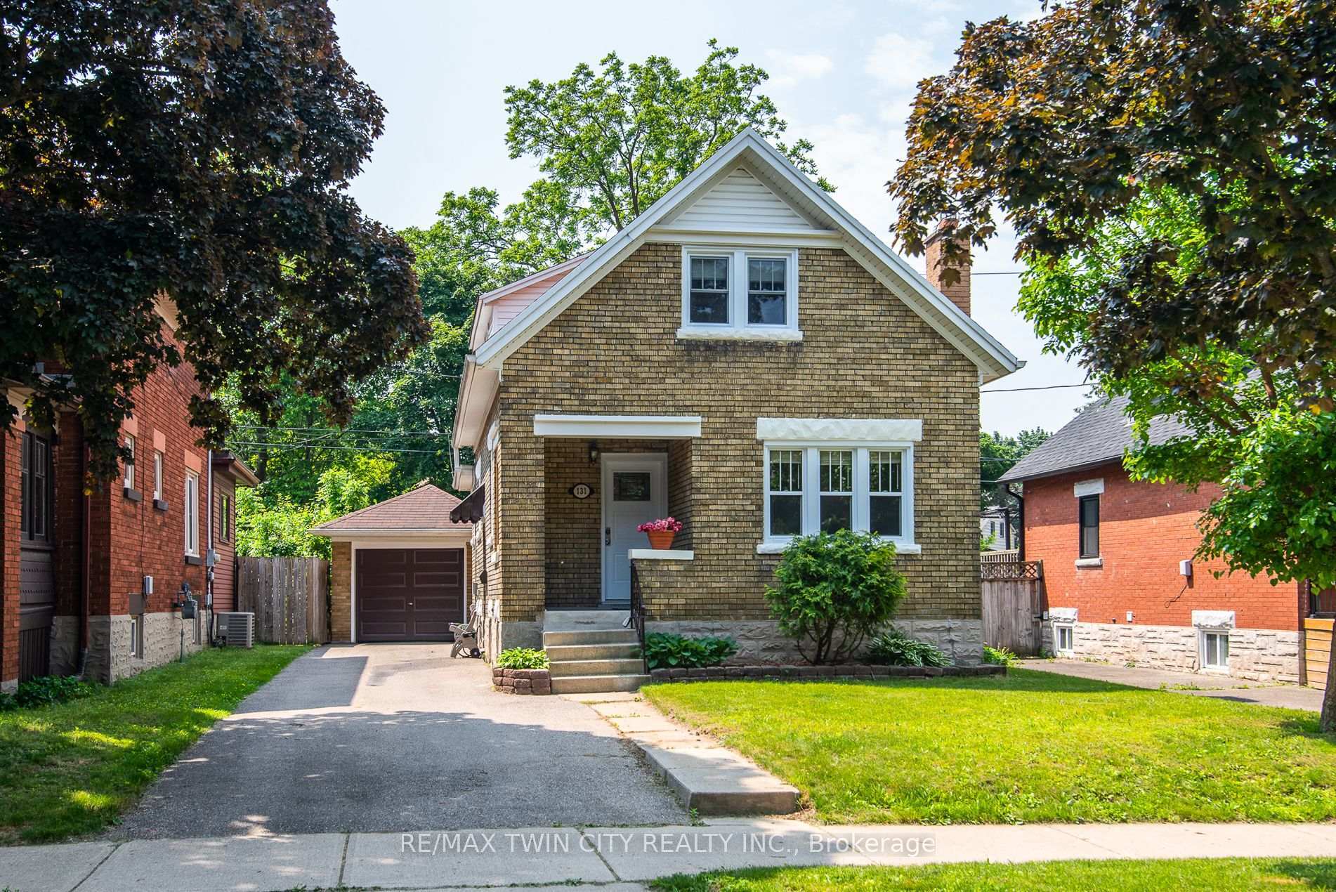 Property Photo: 131 Homewood Avenue ON N2M 1X1