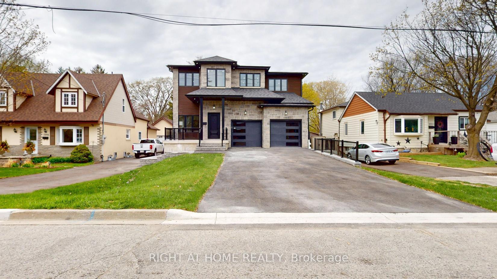 Photo de la propriété:  1988 Royal Road  ON L1V 1Y2 