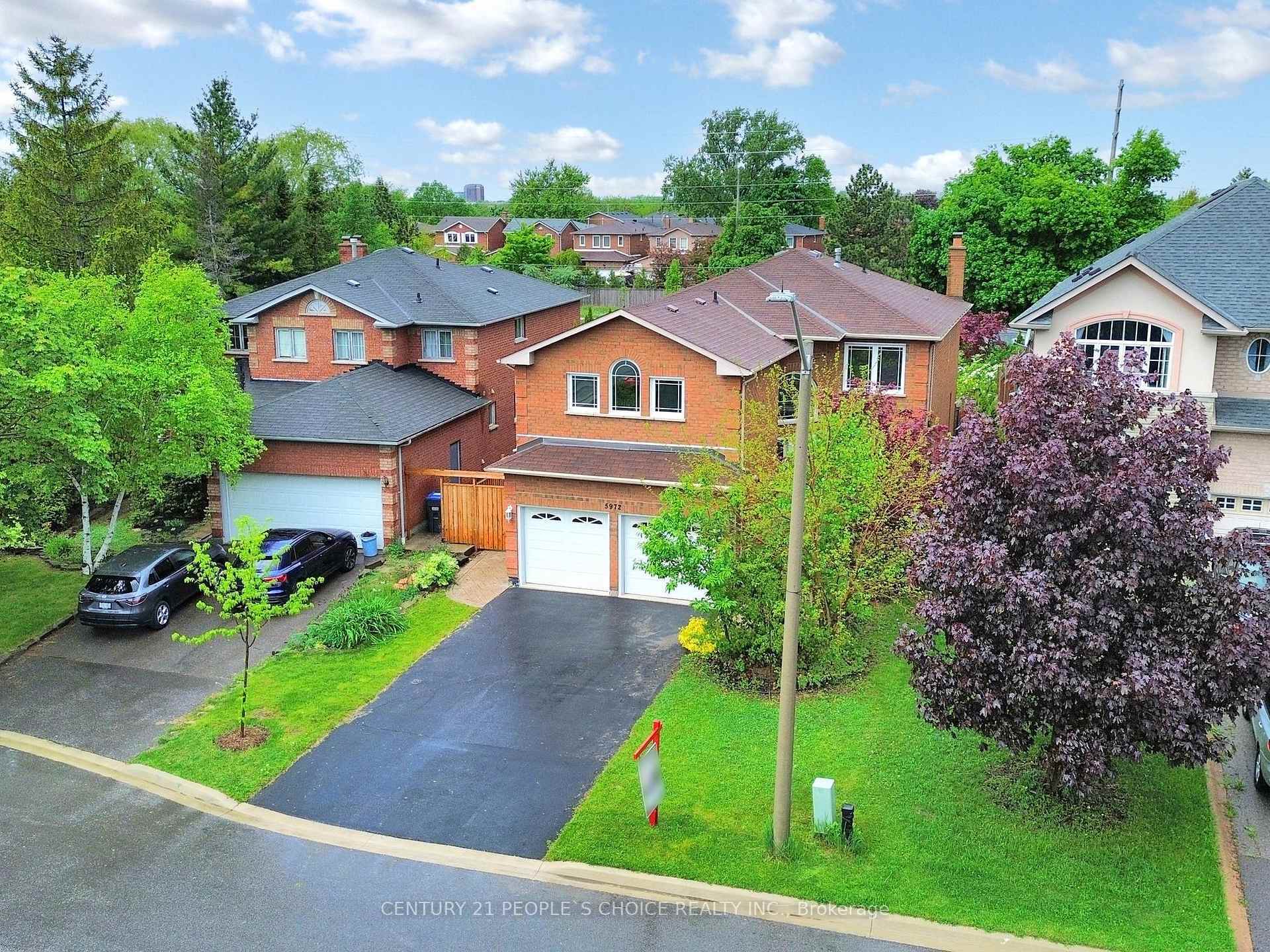 Property Photo:  5972 Aquarius Court  ON L5M 4Z9 