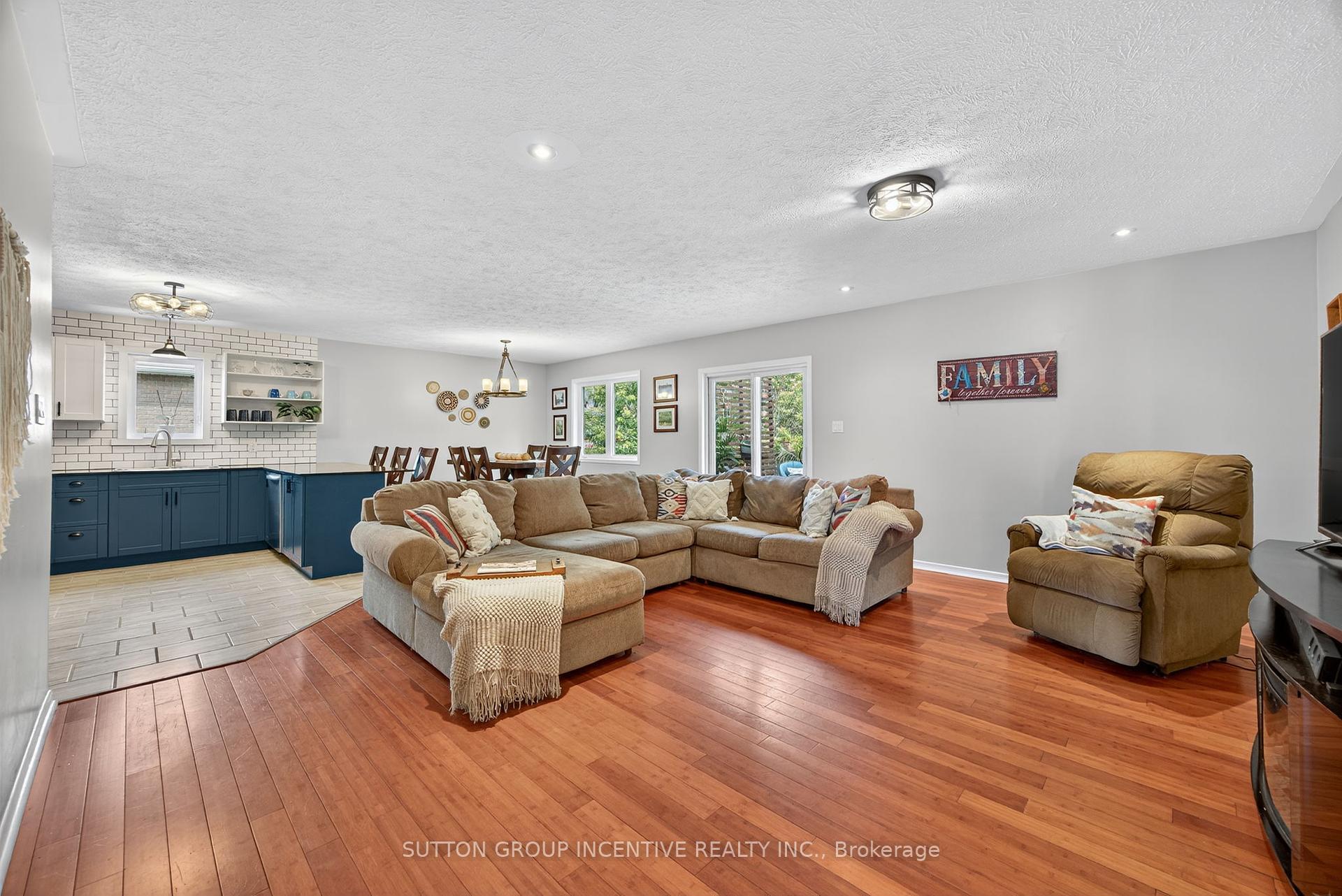 Property Photo:  1084 Harbourview Drive  ON L4R 5J4 