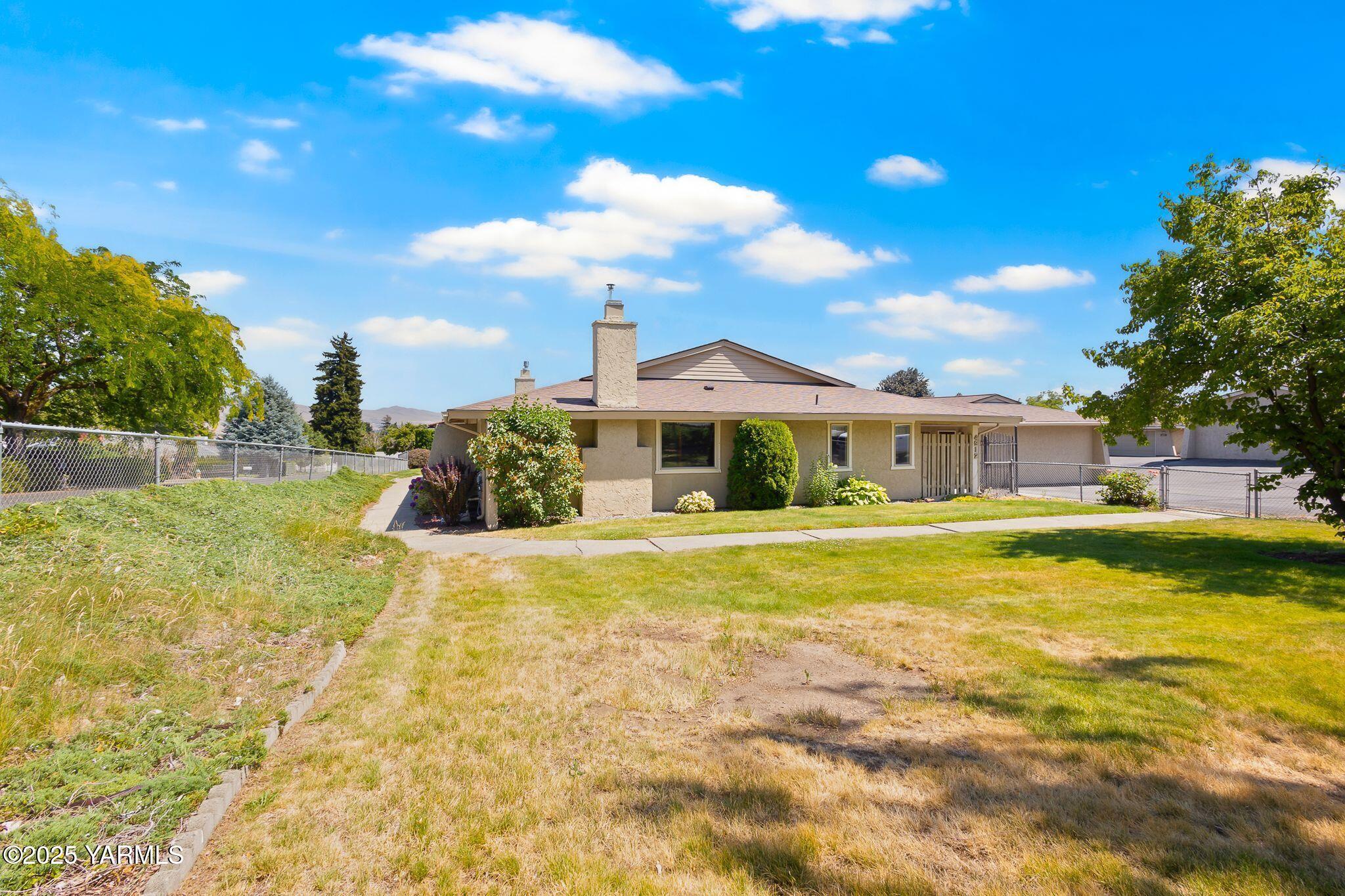 Property Photo: 4912 Madera Way WA 98908