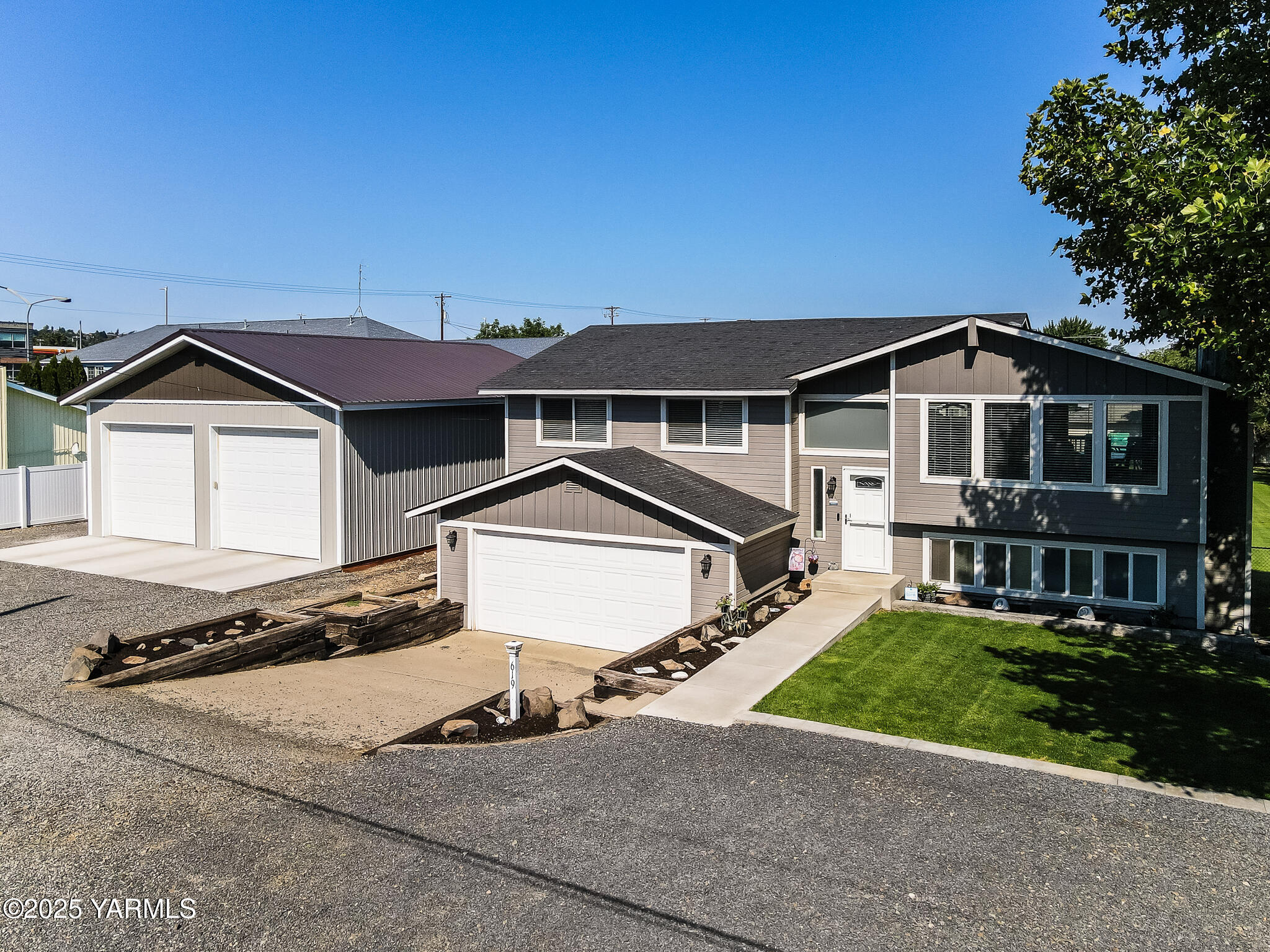 Property Photo: 619 S 74th Ave WA 98908