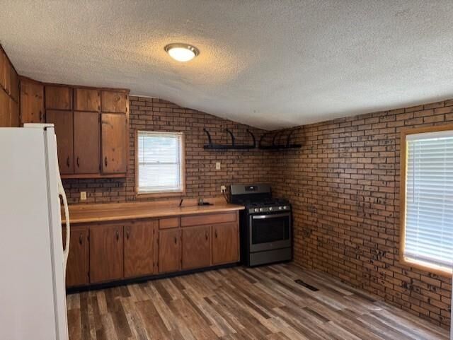 Property Photo:  408 N Hickory  SD 57315 