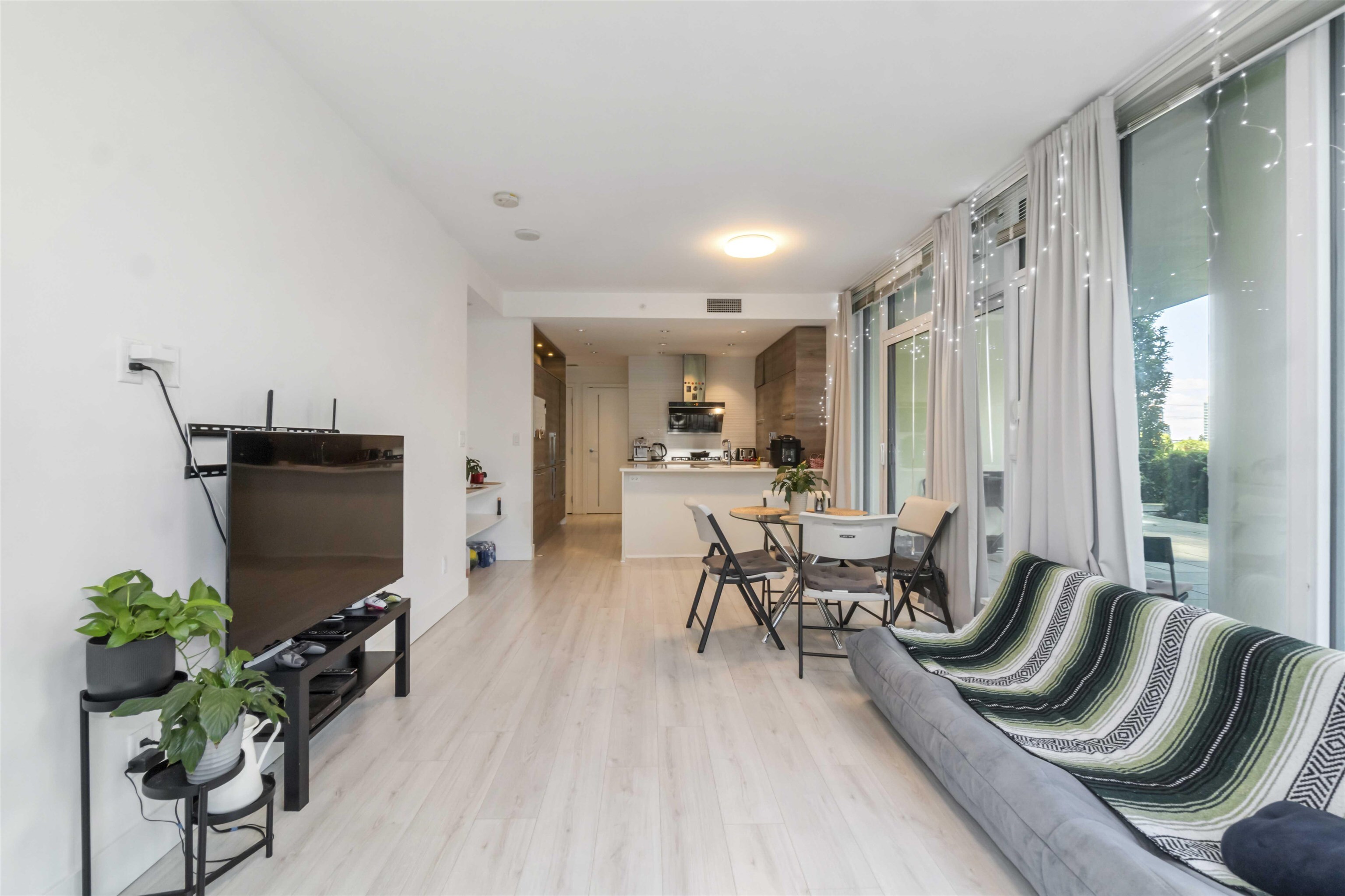Property Photo: 7388 Kingsway 402 BC V3N 0G9