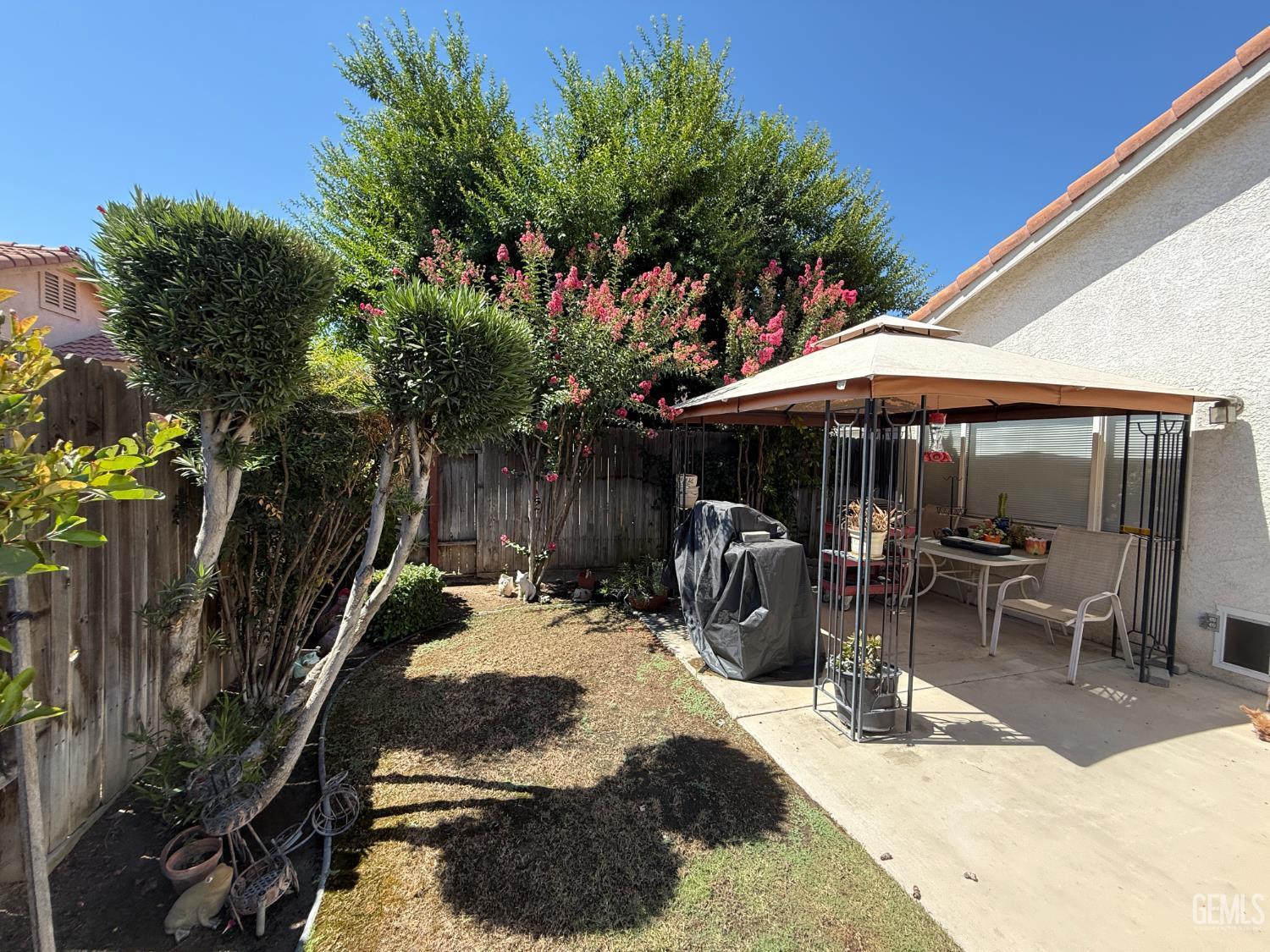 Property Photo: 3910 Mariana Way CA 93311