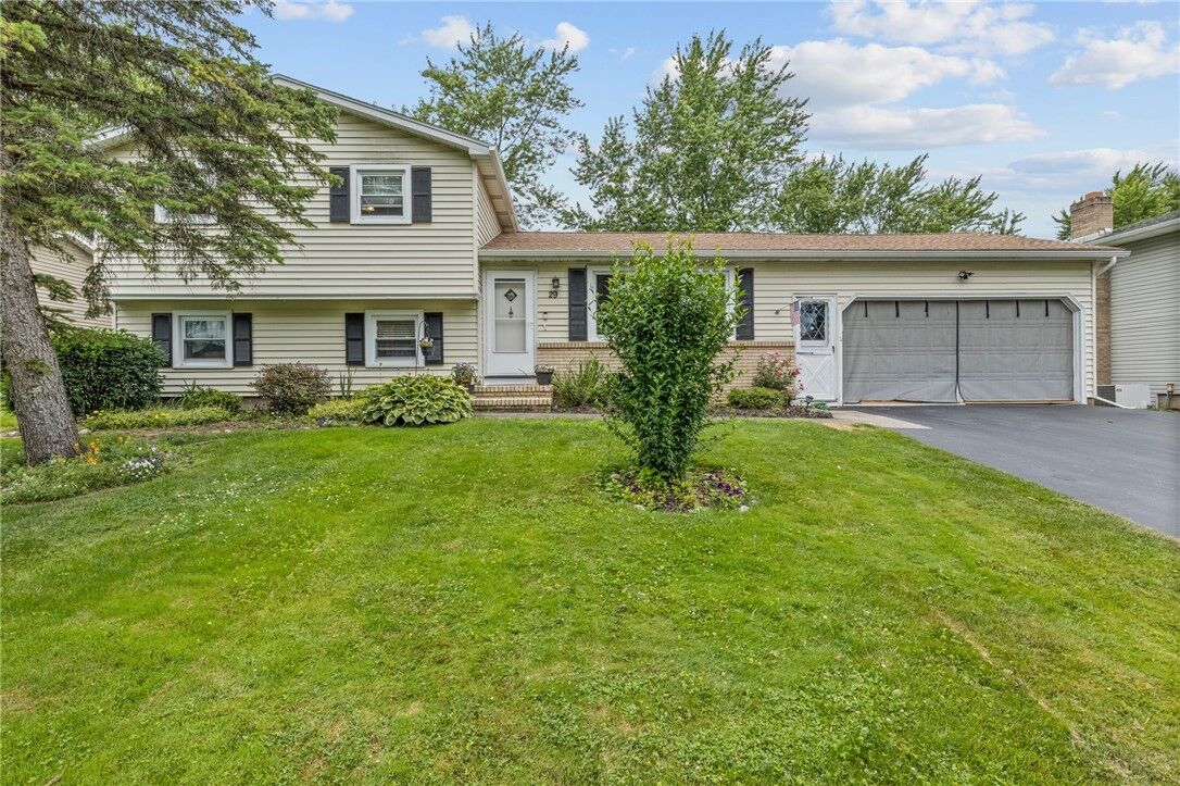 Property Photo:  29 Davy Drive  NY 14624 