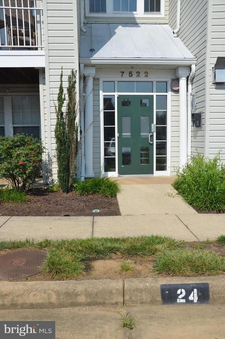 Property Photo: 7522 Snowpea Court 24 VA 22306