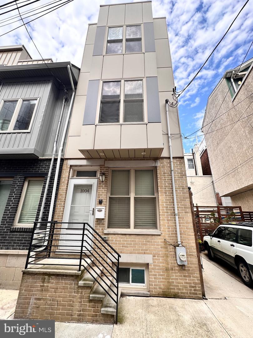1004 S Fairhill Street  Philadelphia PA 19147 photo