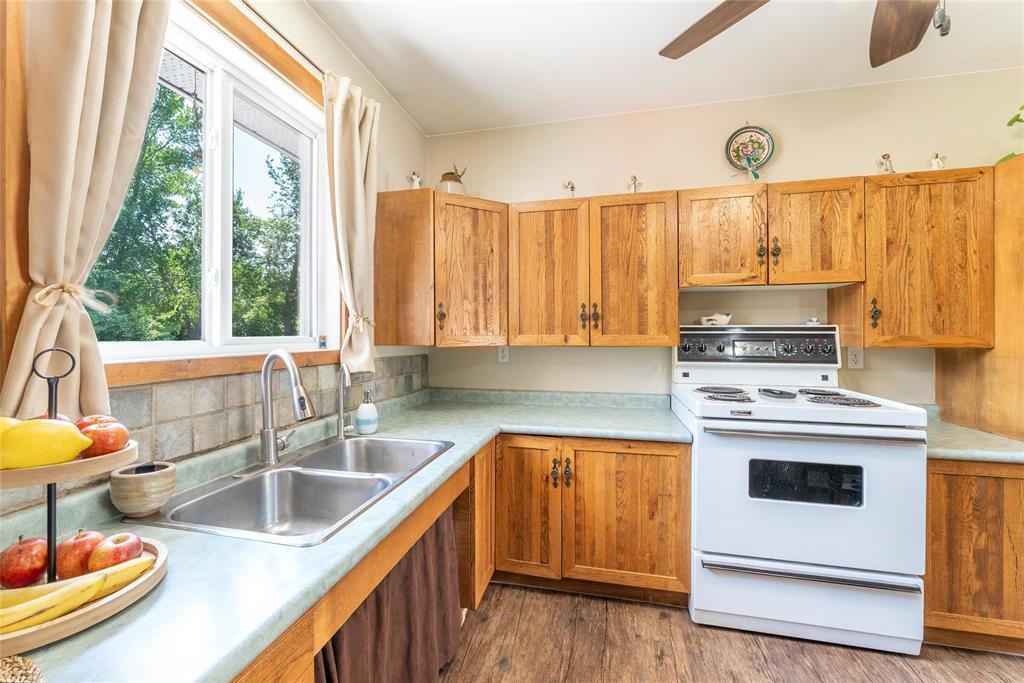 Property Photo: 376 5th Av Avenue South MB R0C 2Z0