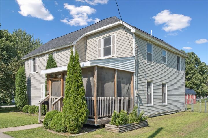 Property Photo:  642 Clinton Avenue  IA 52301 