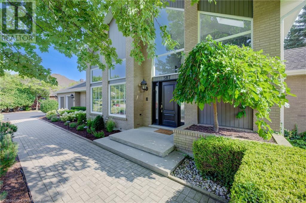 Property Photo: 587 Manorwood Court ON N2K 3L7