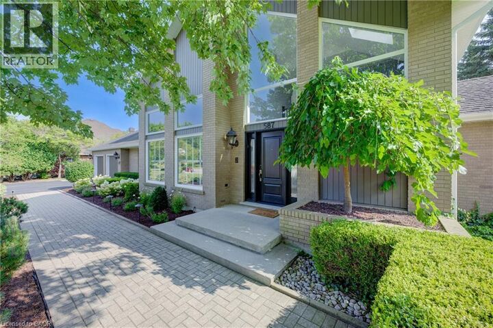 Photo de la propriété:  587 Manorwood Court  ON N2K 3L7 