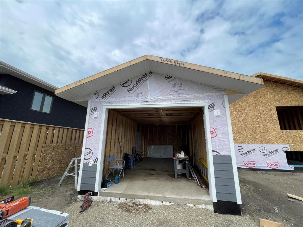 Property Photo: 32 Clare Crescent MB R0J 1H0