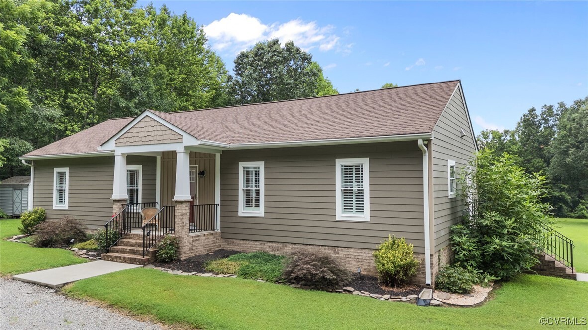 Property Photo: 427 Valley View Drive VA 23009