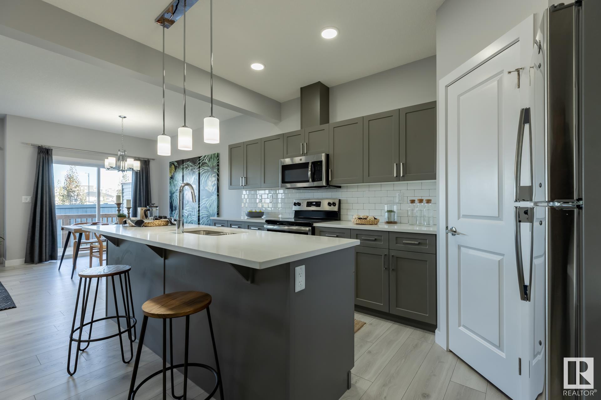 Property Photo:  307 27 Street SW  AB T6X 3H9 