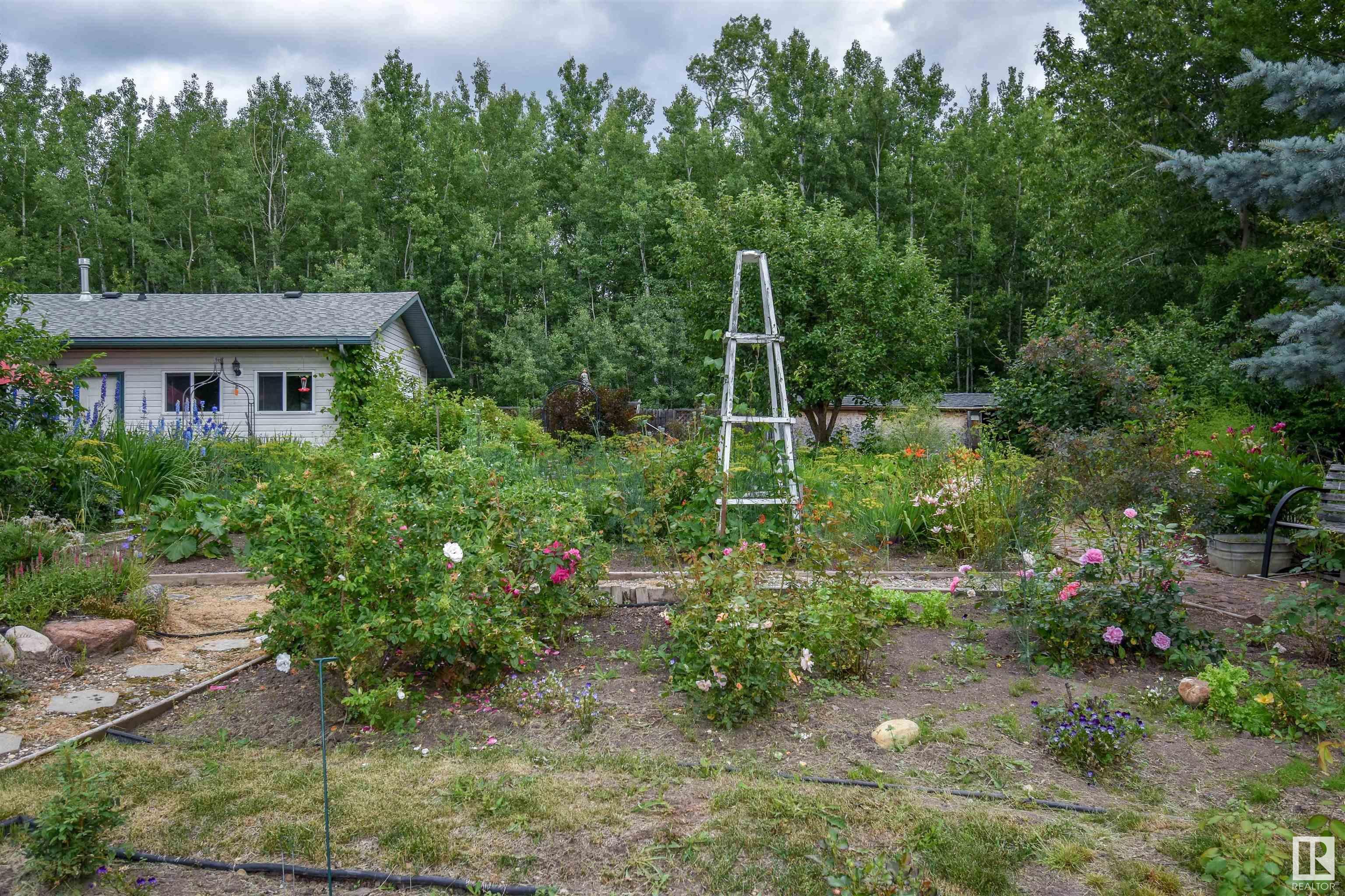 Property Photo: 1, 54429 Ste. Anne Trail AB T0E 0A0