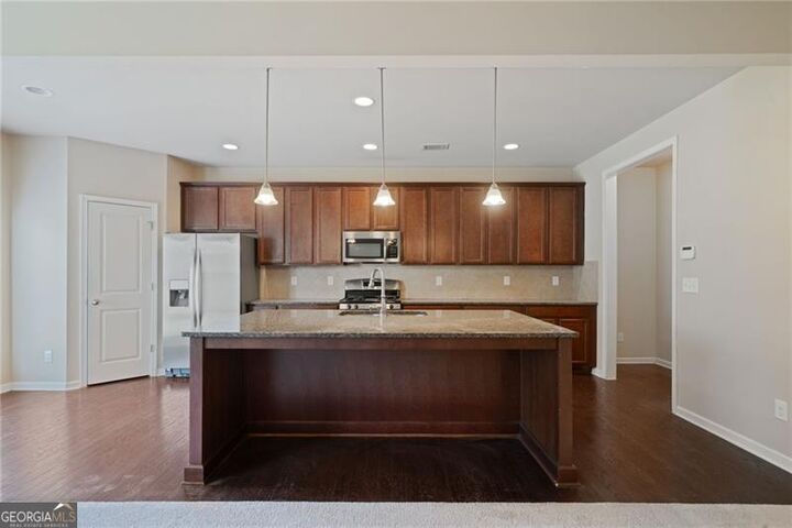 Property Photo: 5755 Rialto Way GA 30040