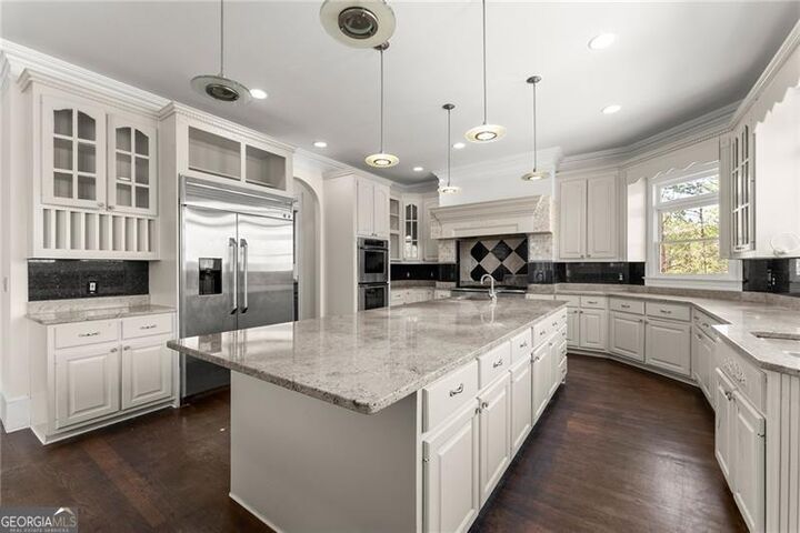 Property Photo:  10 Club Court  GA 30005 