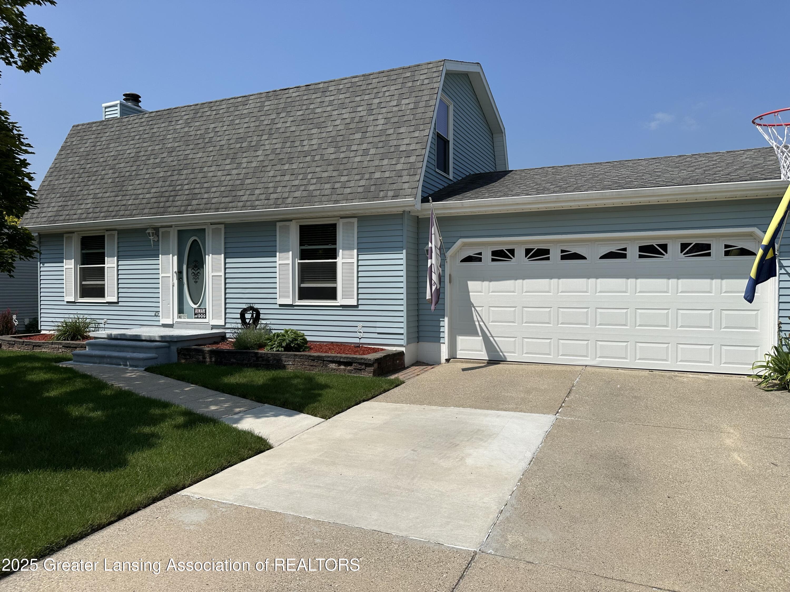 Property Photo: 2611 Renfrew Way MI 48911