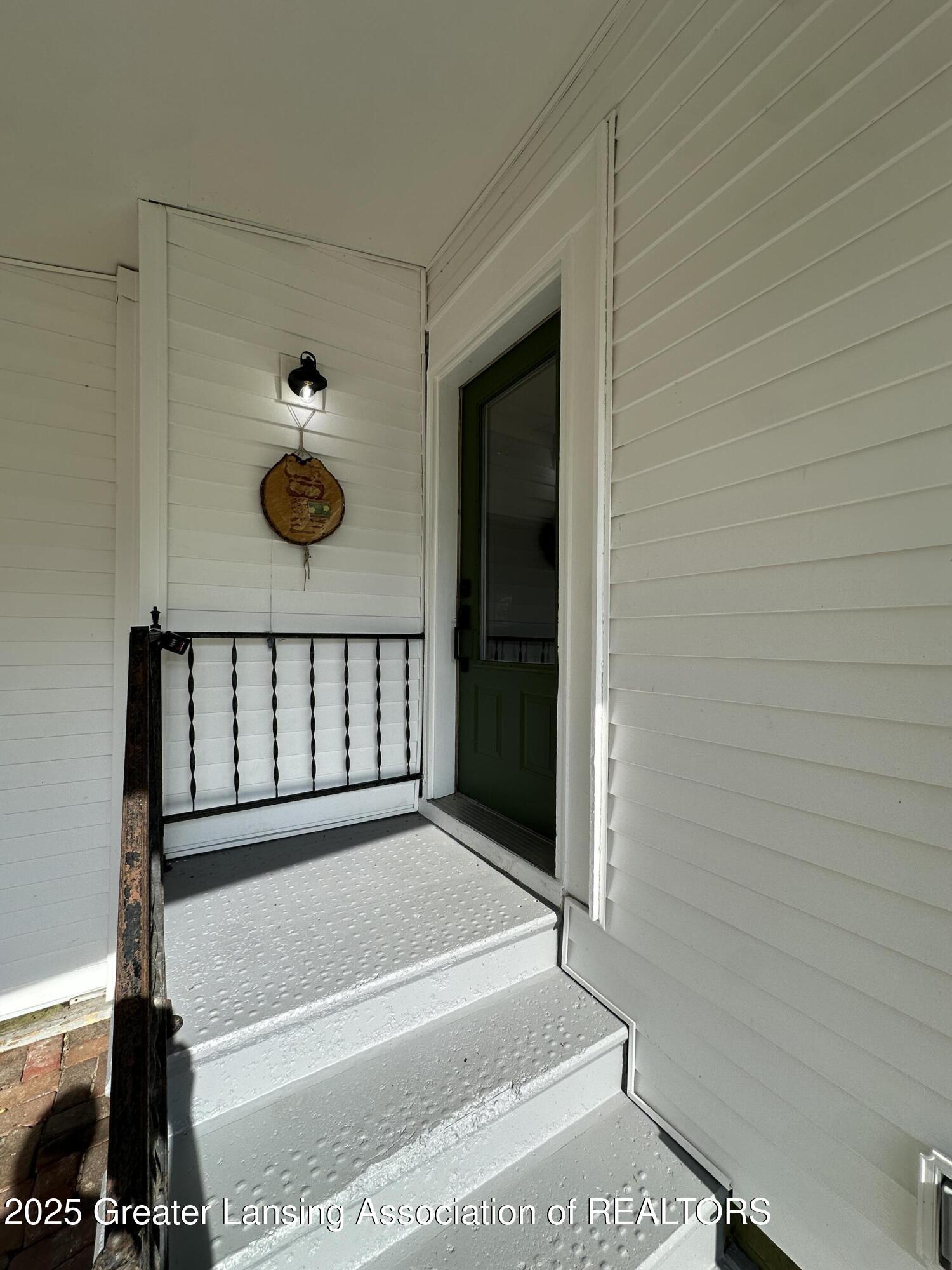 Property Photo: 1922 Vermont Avenue MI 48906
