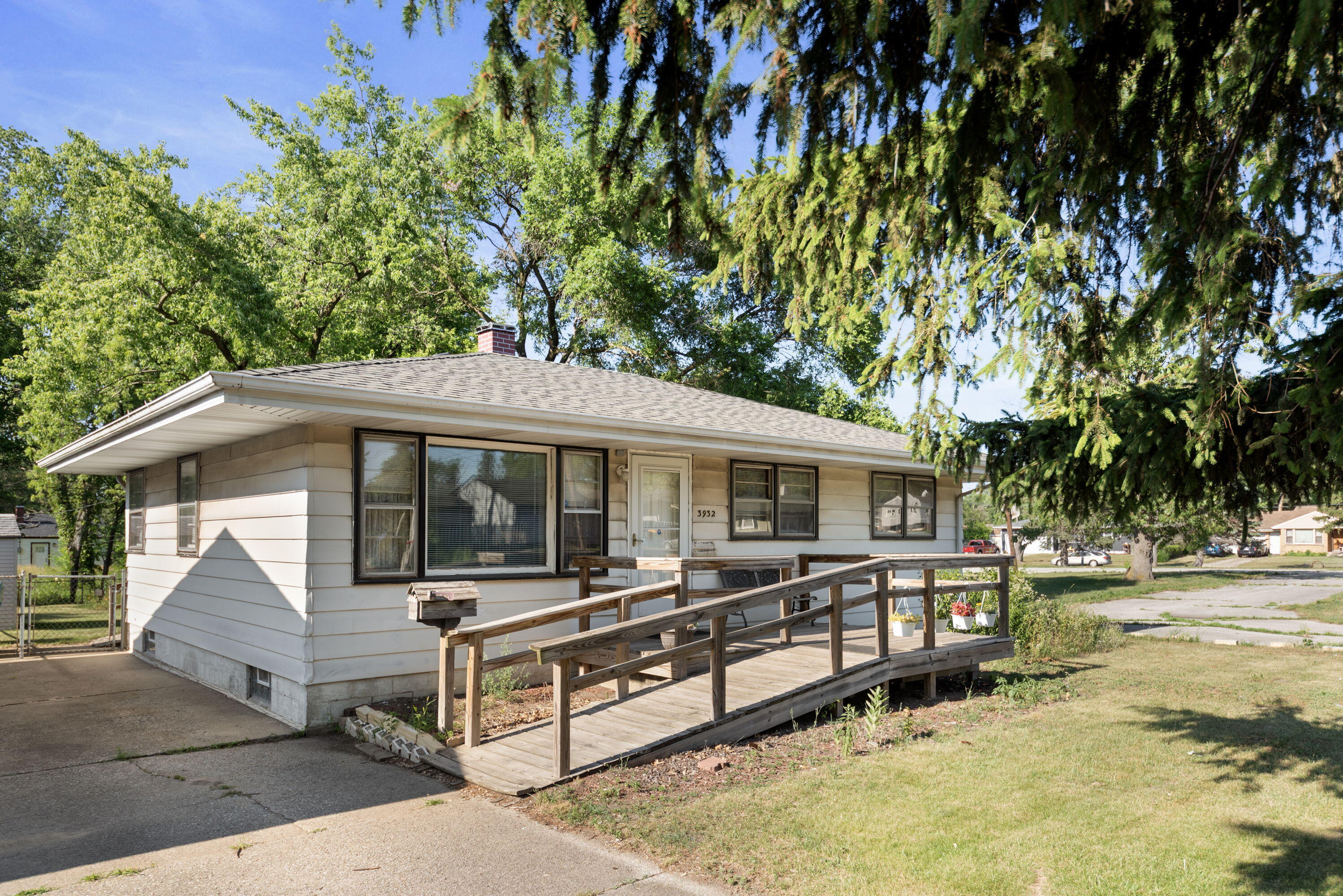 Property Photo: 3932 E 14th Avenue IN 46403