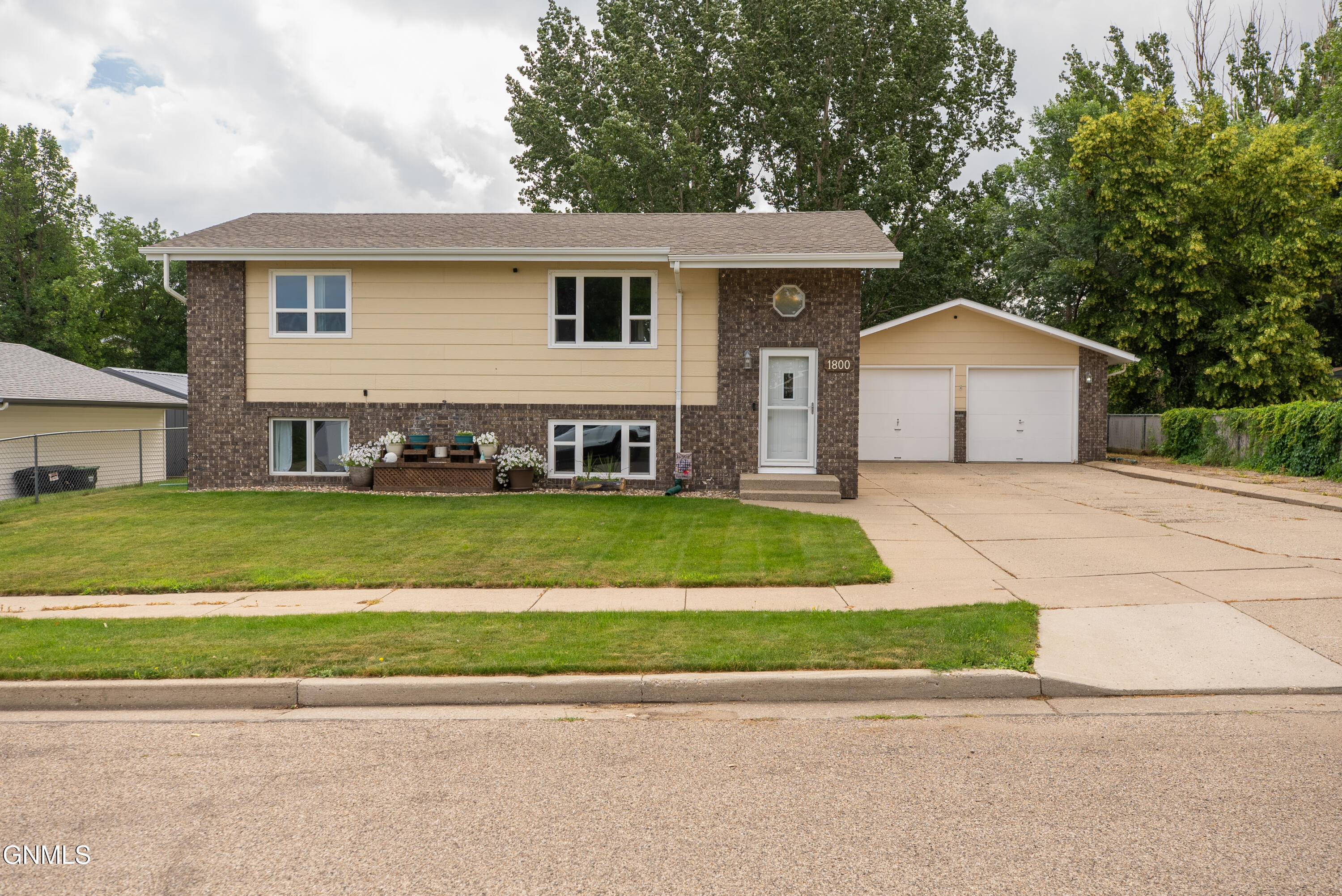Property Photo: 1800 9th Avenue SE ND 58554