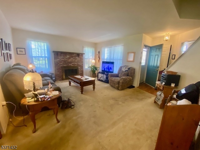 Property Photo: 91 Crickhollow Ct NJ 08844