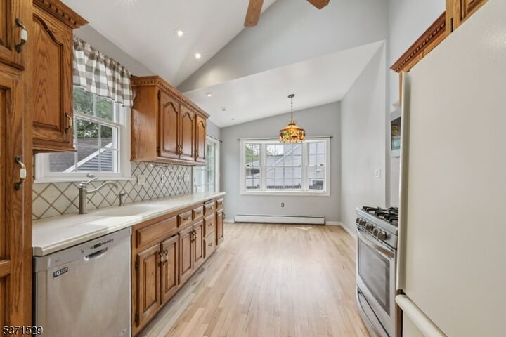 Property Photo:  86 Parkway  NJ 07662 
