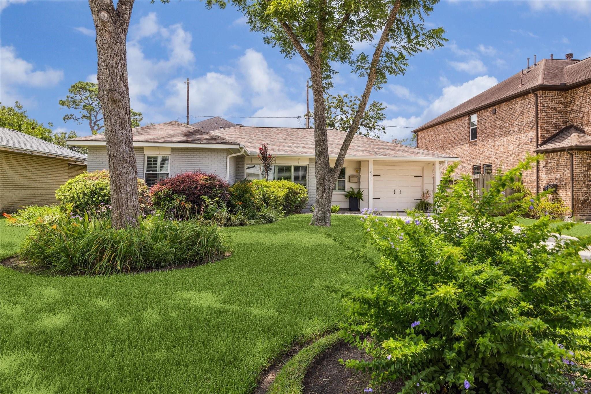 Property Photo: 1511 Thornton Road TX 77018