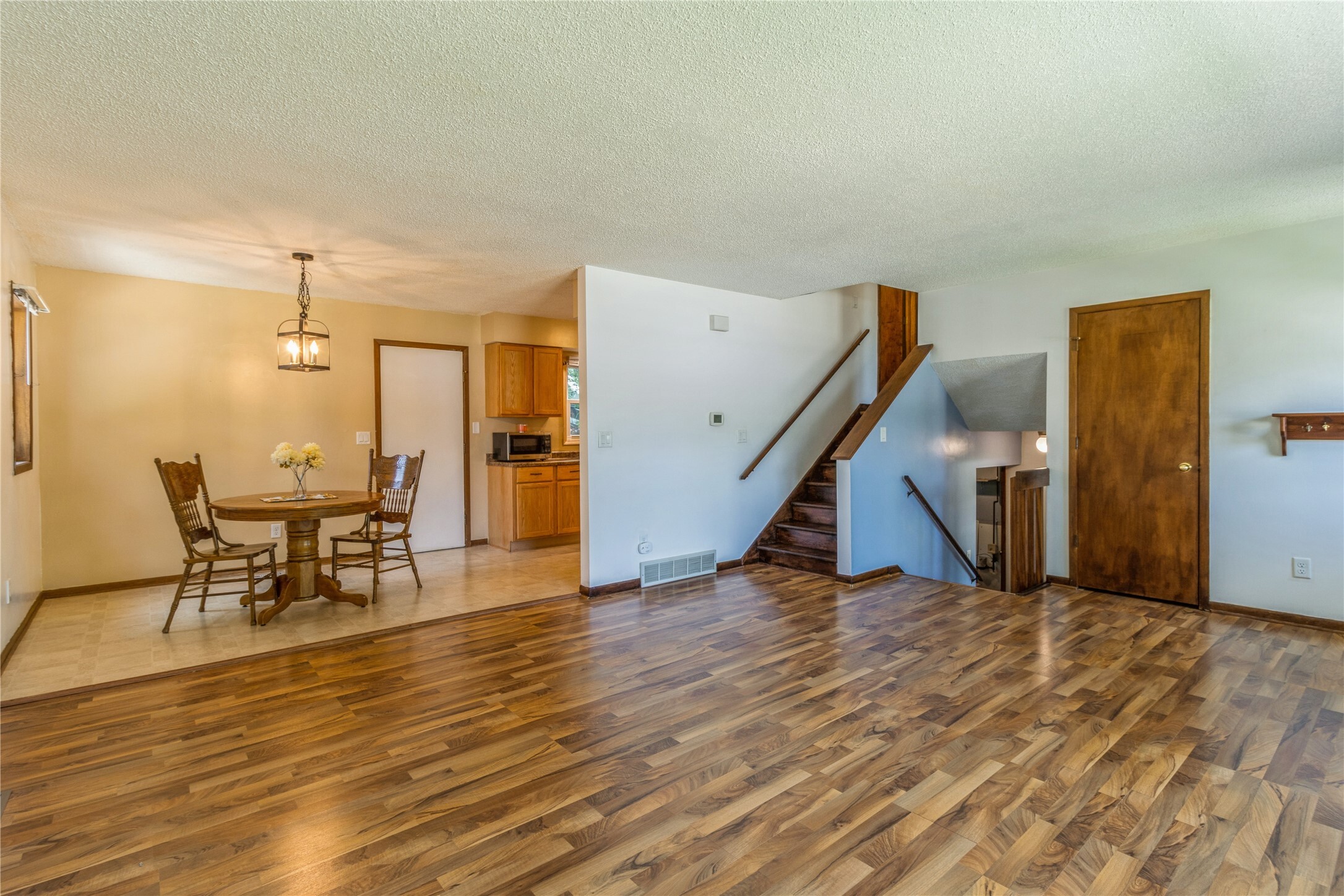 Property Photo: 712 NE 9th Street IA 50111