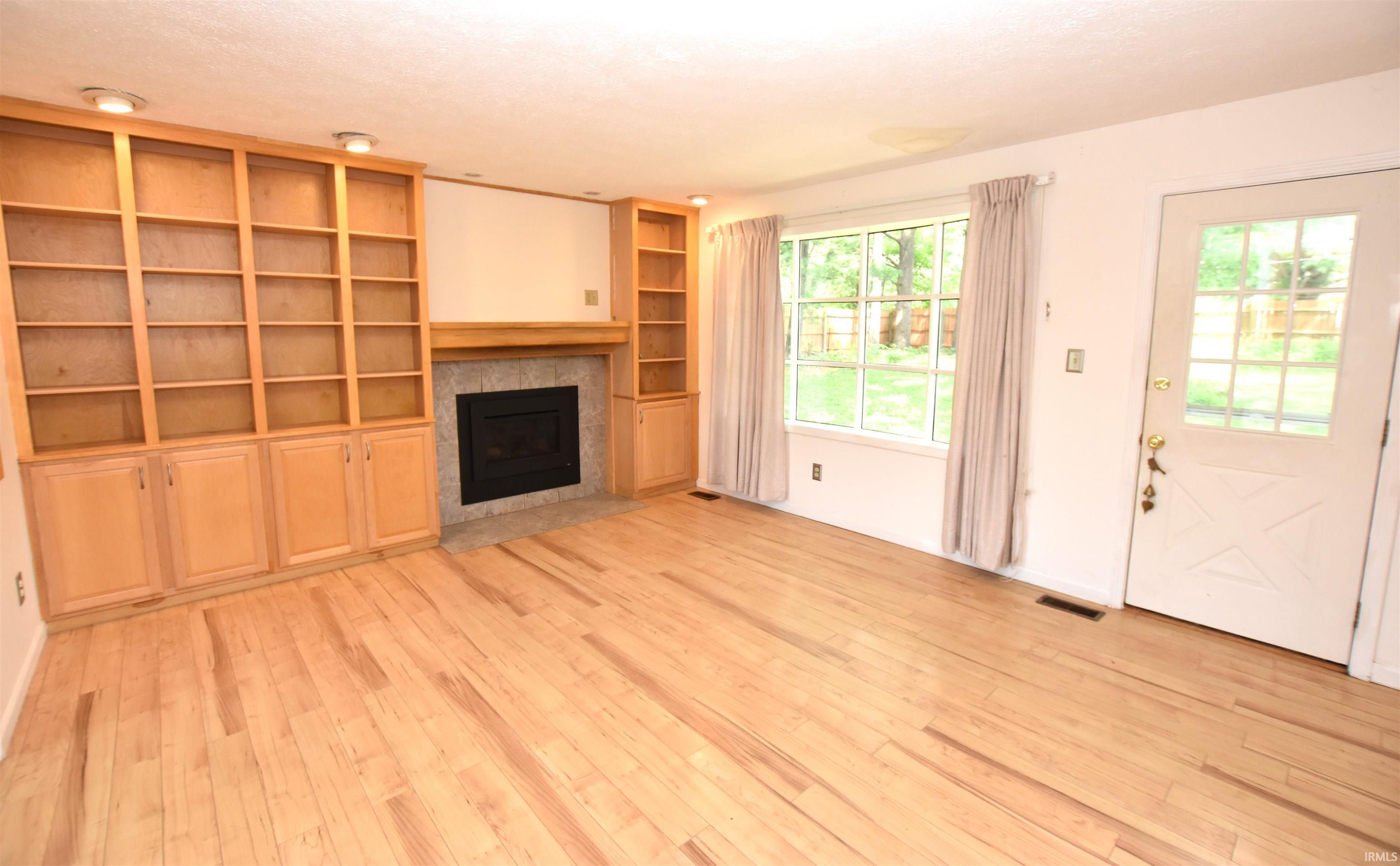 Property Photo: 1423 E Bradshire Street IN 47401