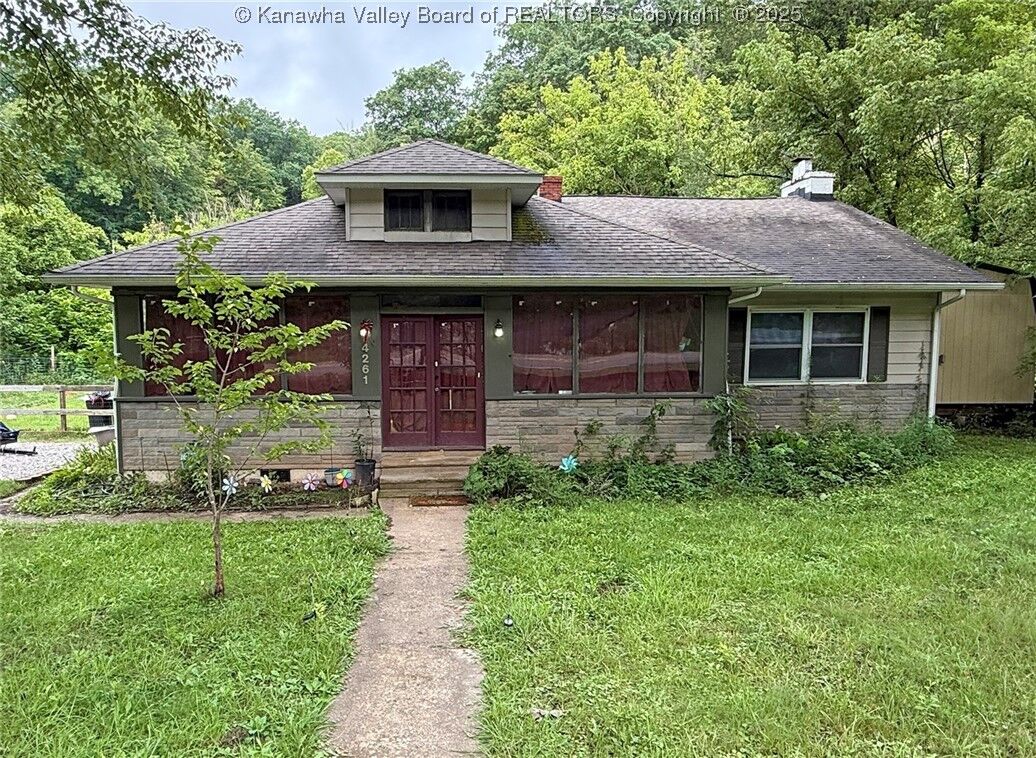 Property Photo: 4261 Washington Street W WV 25313