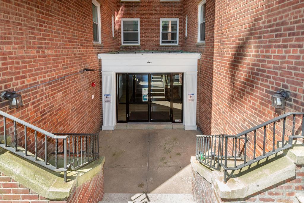 Property Photo: 1 Hawley Terrace 4J NY 10701