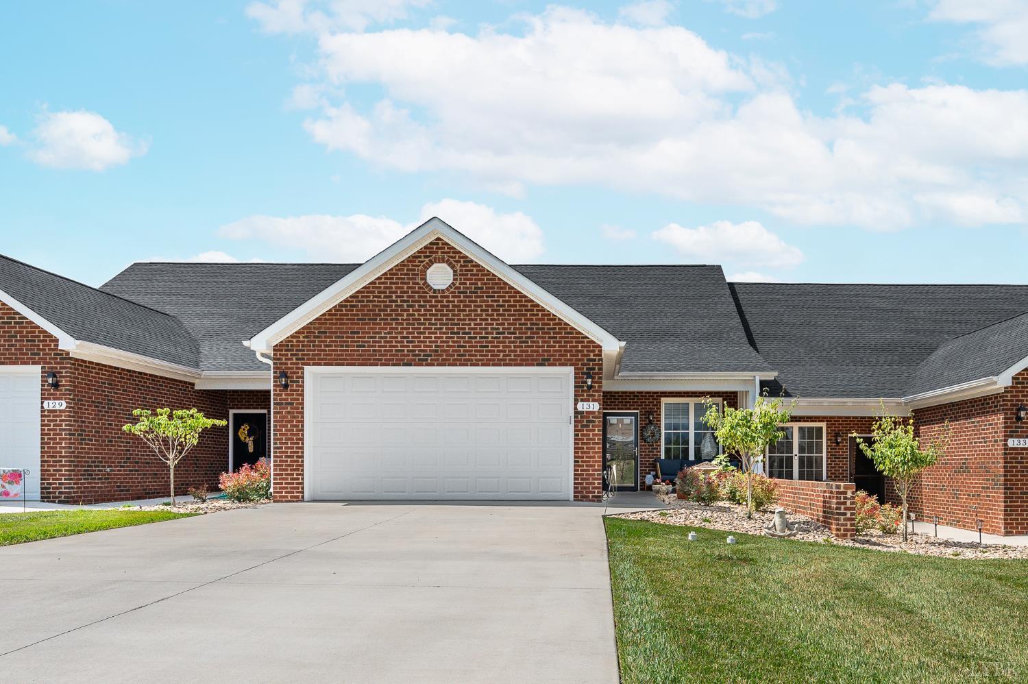 Property Photo: 131 Villa Oak Circle VA 24523