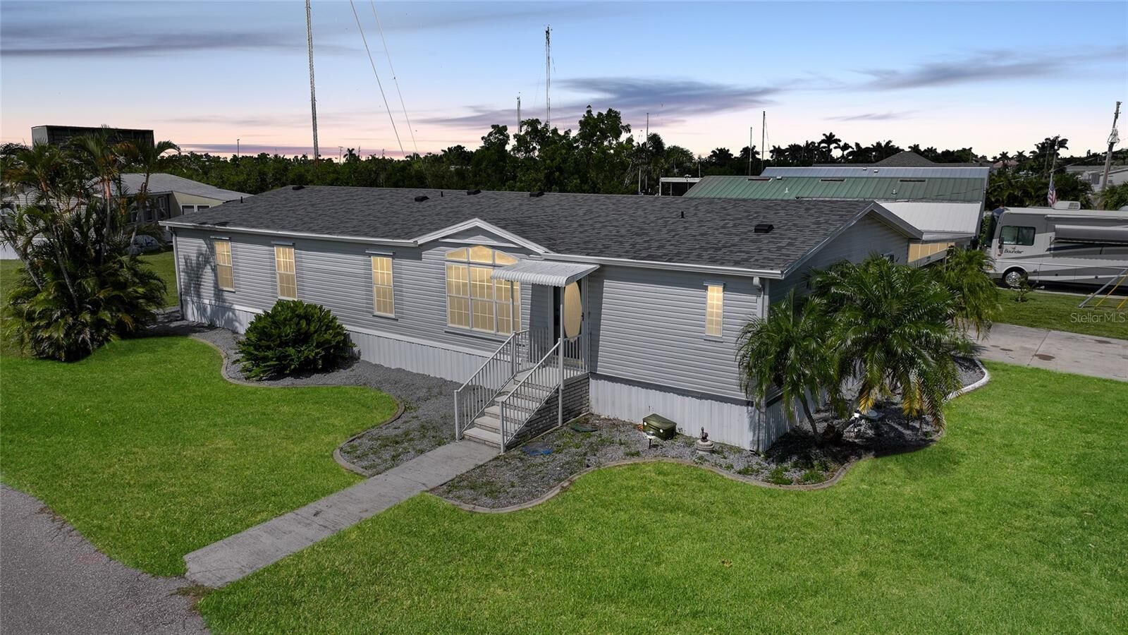 Property Photo: 605 Tahiti Court FL 33950
