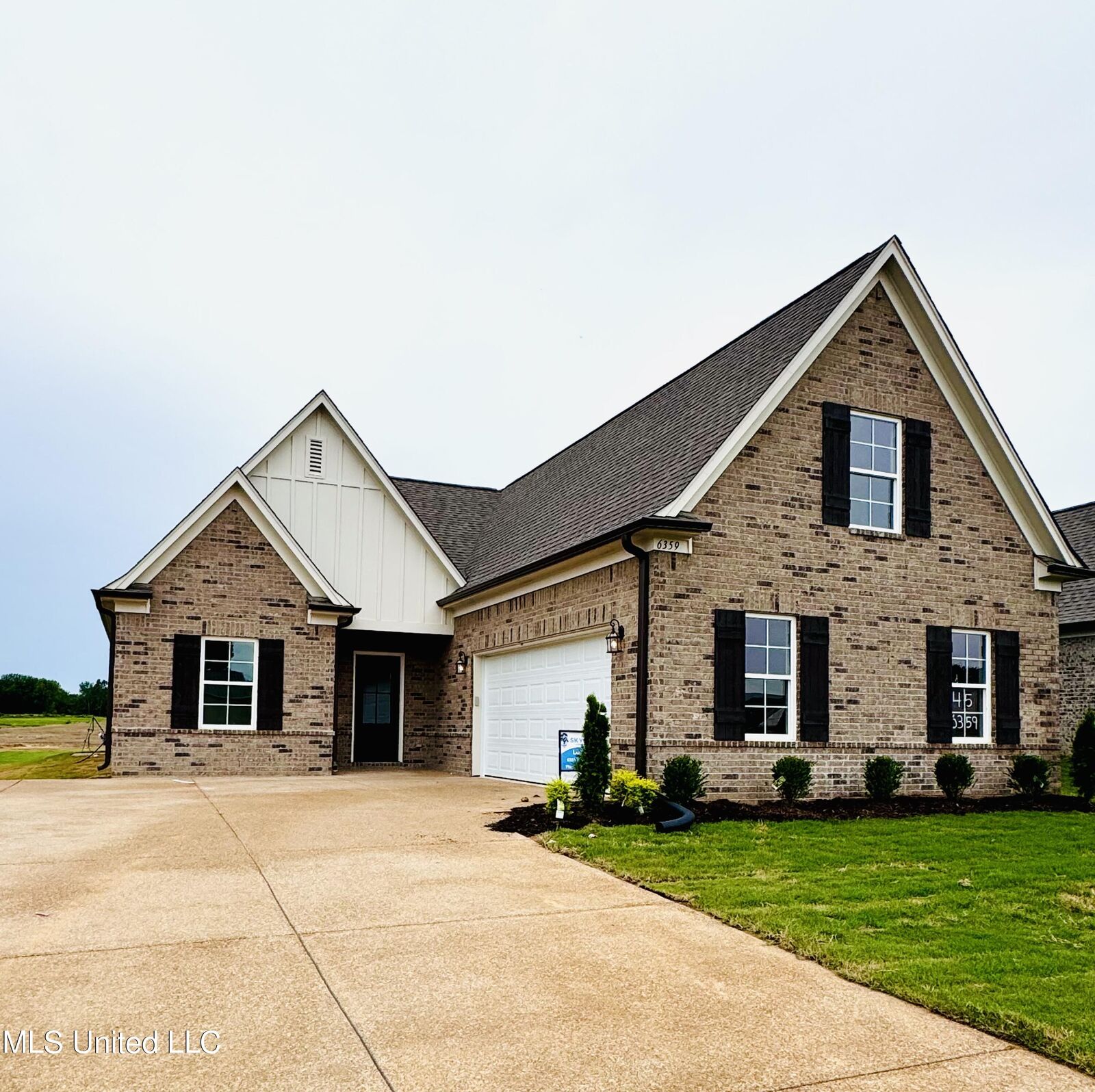 Property Photo: 2202 Julianna Drive MS 38672