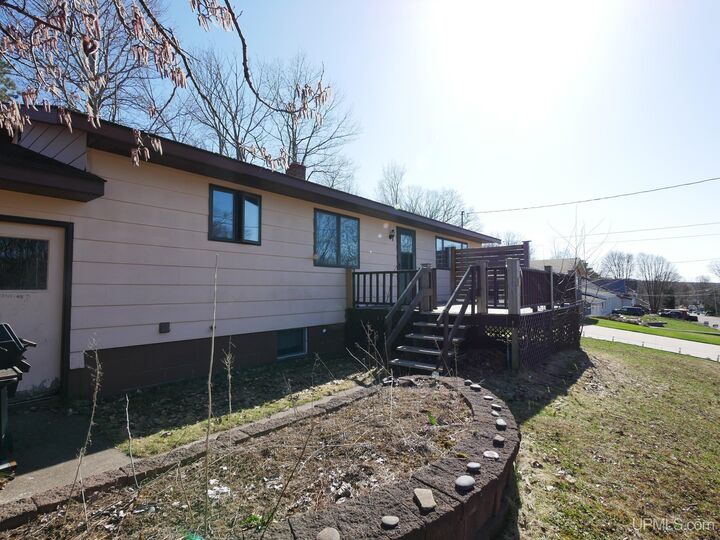 301 W Baraga Avenue  Houghton MI 49931 photo