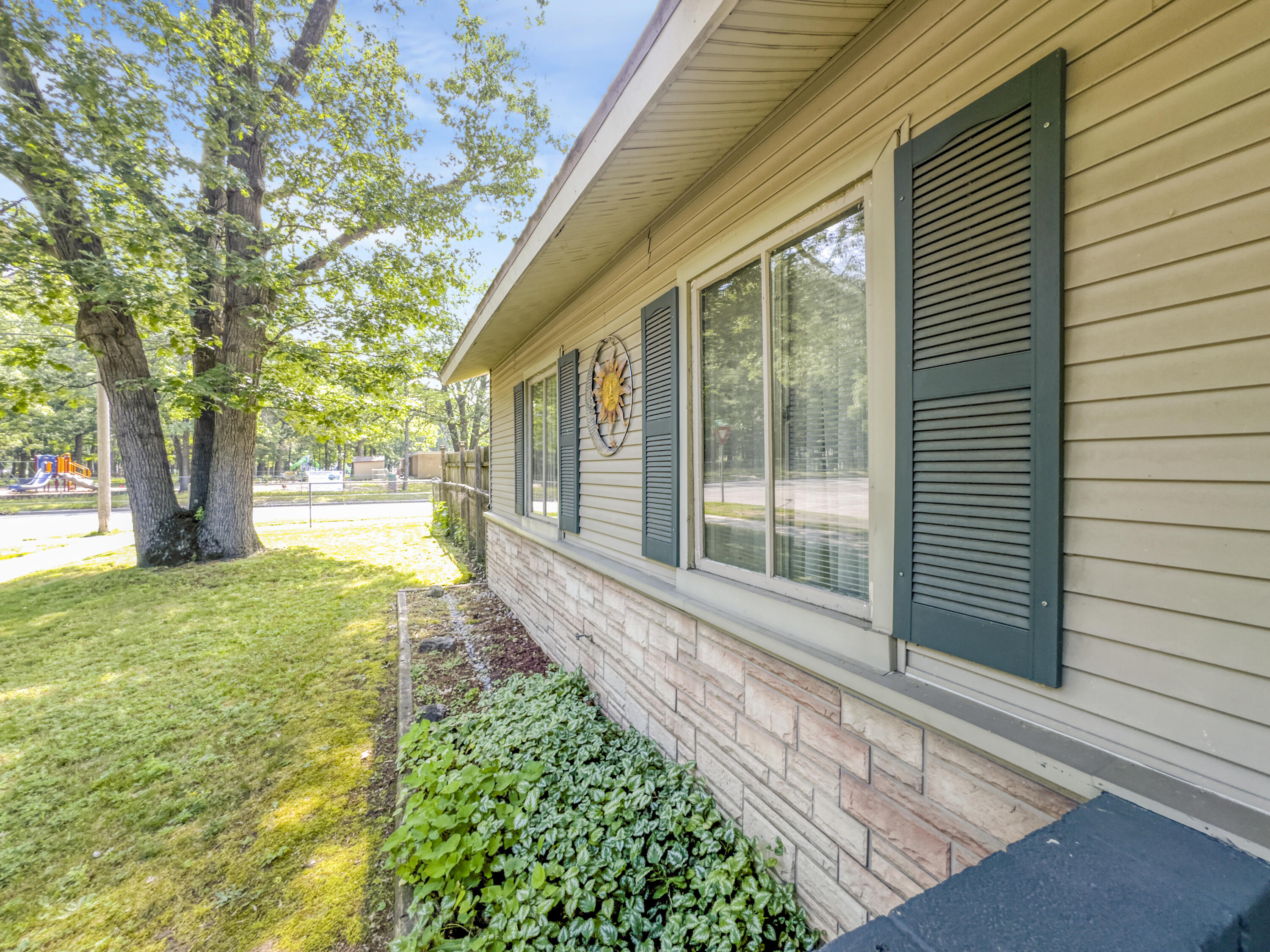 Property Photo:  892 Oakdale Drive  MI 49686 