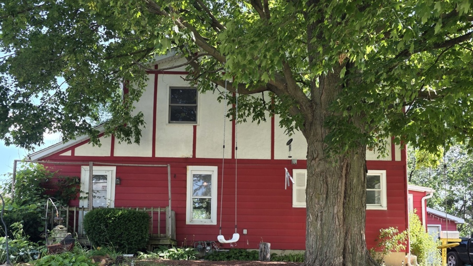 Property Photo: 302 Dee Road IL 60542