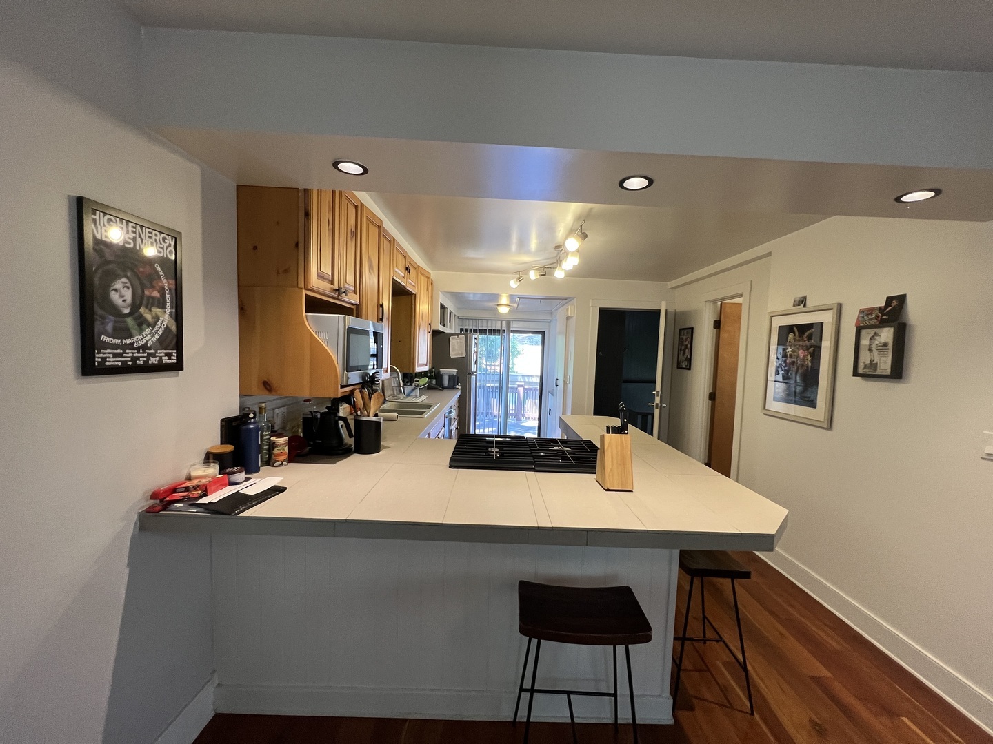 Property Photo: 2128 N Hoyne Avenue 2 IL 60647