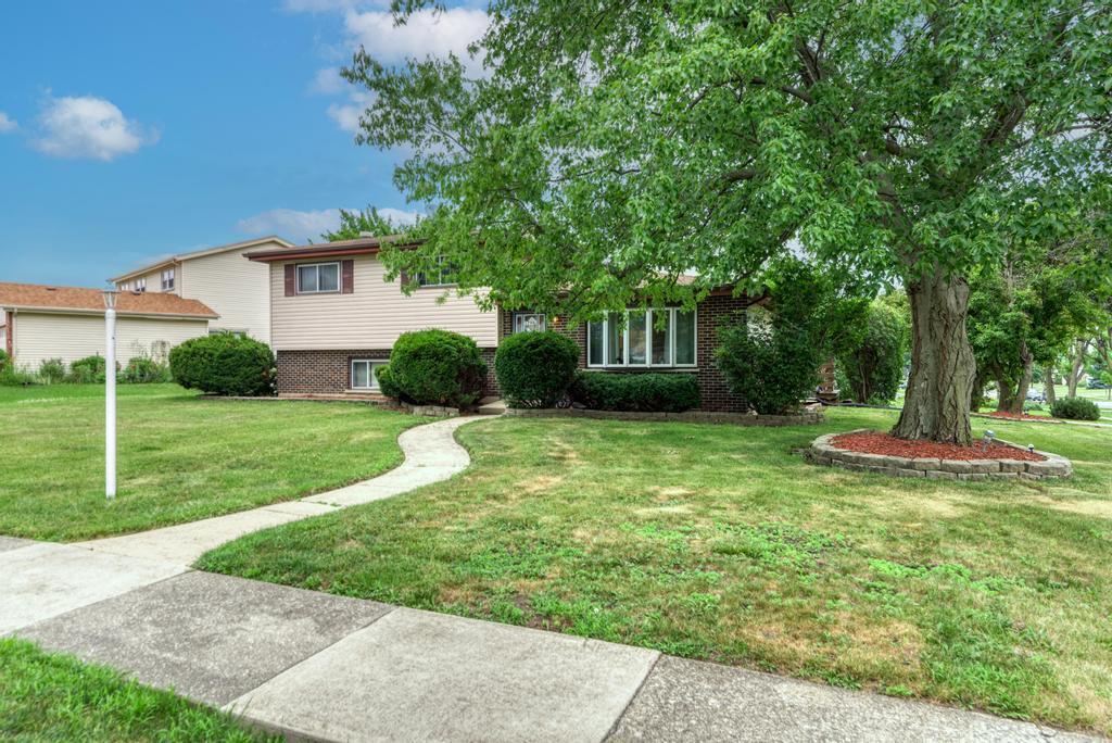 Property Photo: 1795 Jo Ann Lane W IL 60101