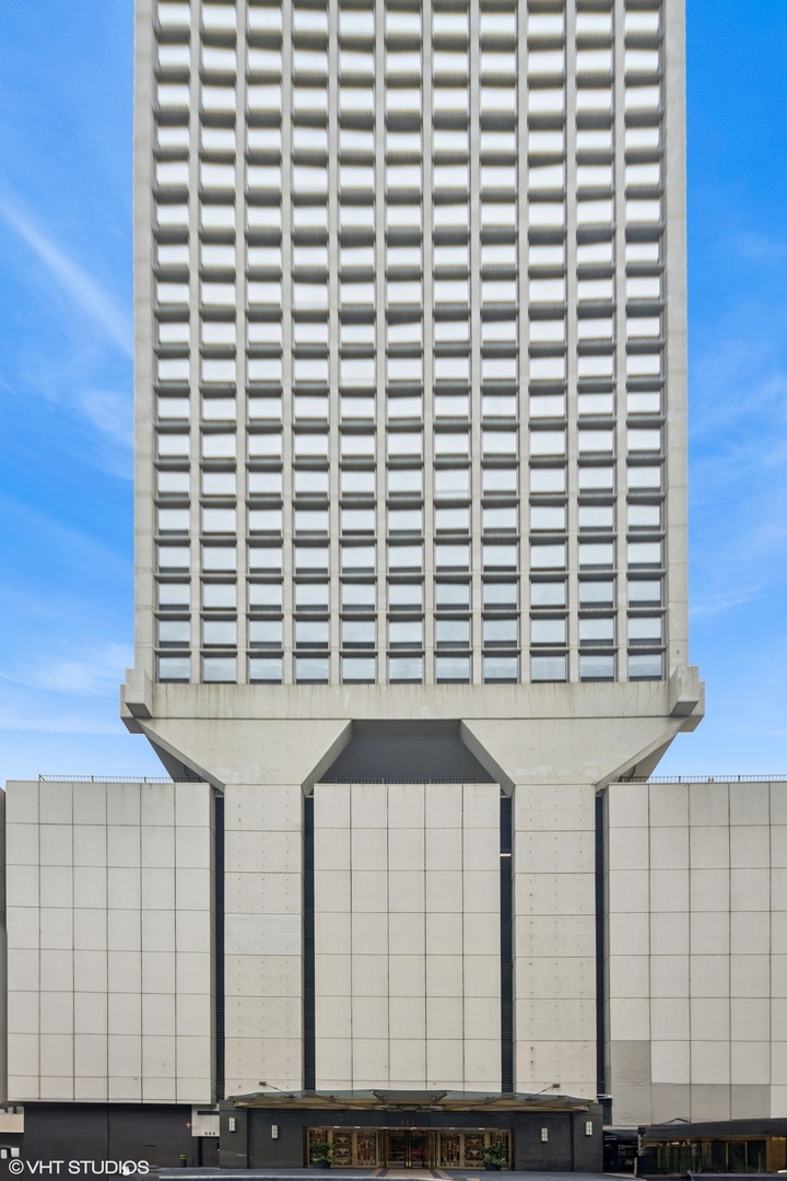 Property Photo: 111 E Chestnut Street 21B IL 60611