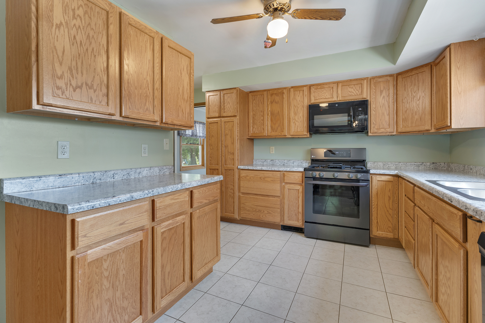 Property Photo:  410 West Street  IL 60145 